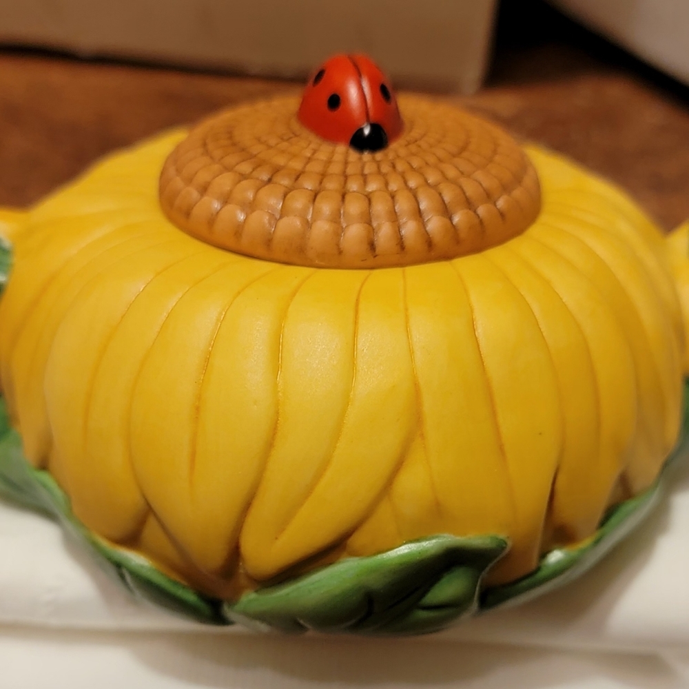 Teapot - Picture 8 of 16